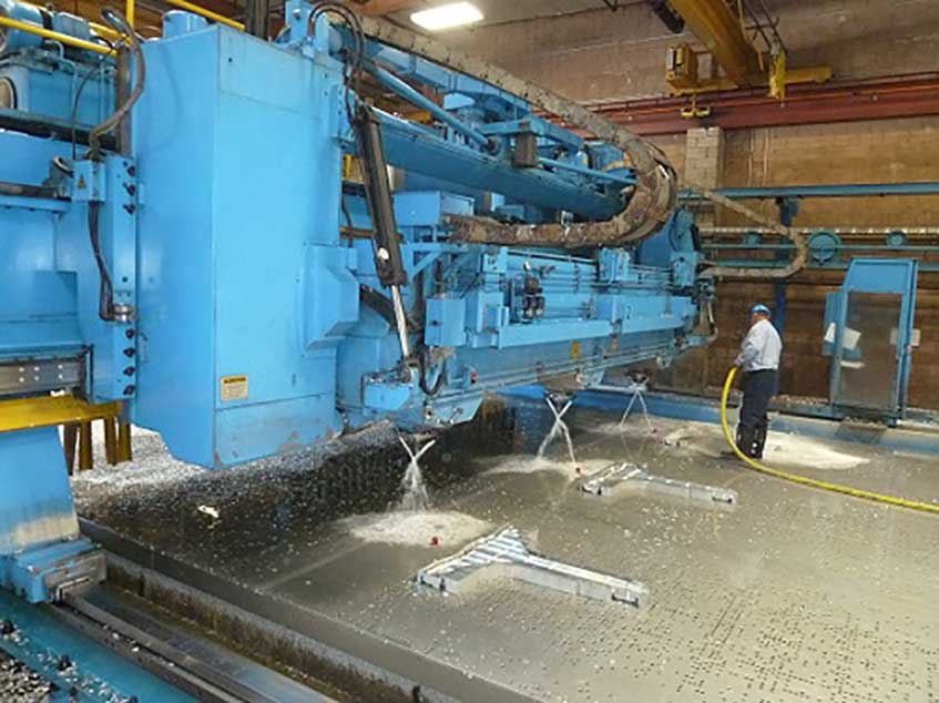 Massive Cincinnati CNC milling machine | Prab.com