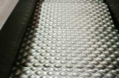 The Pivot Belt’s Rigidized™, dimpled surfaces help eliminate carry-over | Prab.com