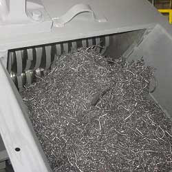 Screw Conveyor Feeding Turnings into Shredder | Prab.com